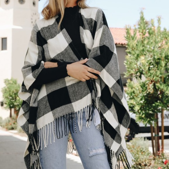 Cozy Buffalo Plaid Tassel Hem Poncho Shawl - Picture 8 of 8
